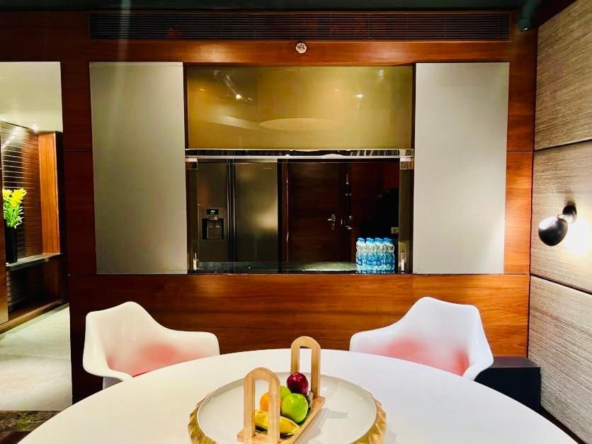 The Park Hyderabad, Banjara Hills Near Hussain Sagar Lake Екстер'єр фото The kitchen of a suite